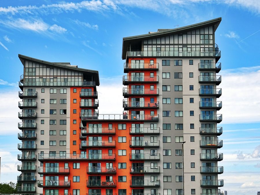 Prédio residencial representando compra de apartamento com carta de crédito